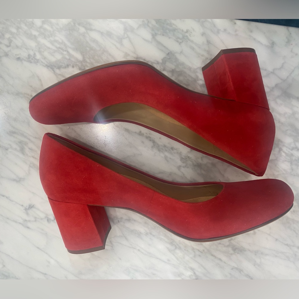 Red Suede Pumps Natualizer